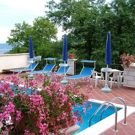In Castle With Pool And Views Of The Majella Park And Lake Bomba