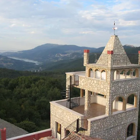 In Castle With Pool And Views Of The Majella Park And Lake Bomba *