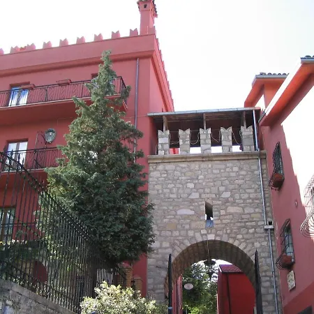 Дом отдыха In Castle With Pool And Views Of The Majella Park And Lake Bomba *