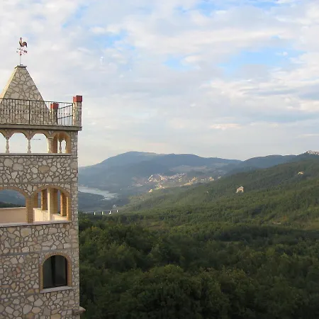 In Castle With Pool And Views Of The Majella Park And Lake Bomba